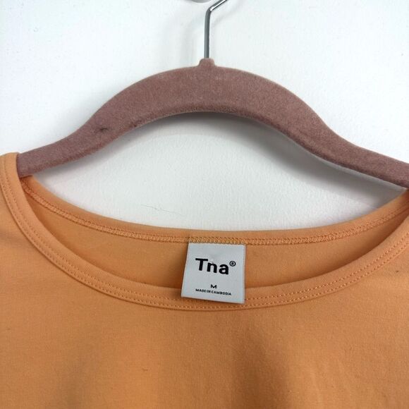 Aritzia TNA Chill Malibu Cropped T-Shirt in Orange Sz Medium - Picture 2 of 8